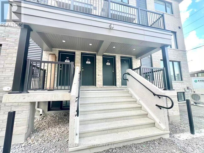 Building Photo - 713 Arcadian Private