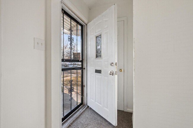 Foto del edificio - $1095 3 bedroom bungalow