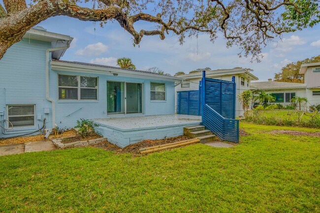 Building Photo - Spacious 3 Bedroom 2 Bathroom