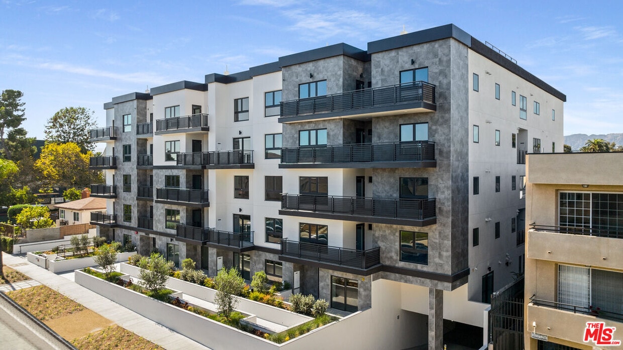 5153 W Maplewood Ave Unit 201, Los Angeles, CA 90004 Room for Rent in