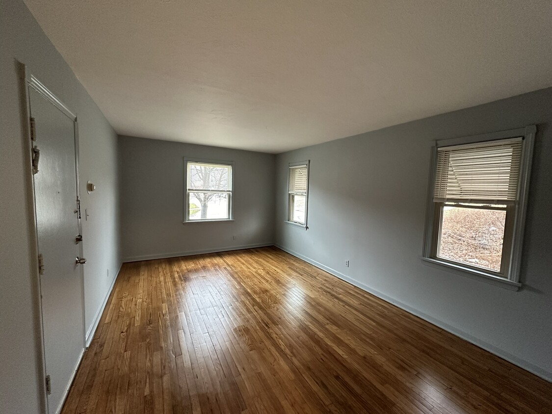 Primary Photo - 1382 Bunts Rd