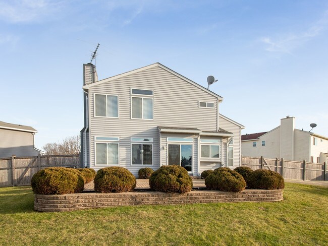 Building Photo - 159 Willow Bend
