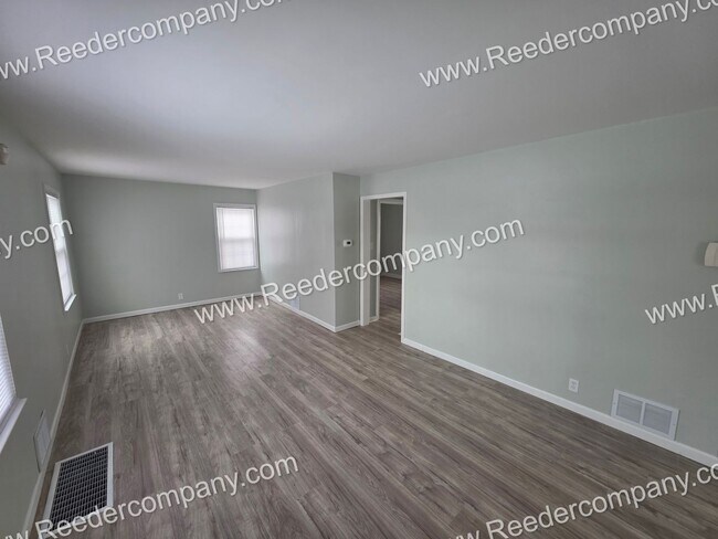 Foto del edificio - Large 4 bedroom 2 bathroom house