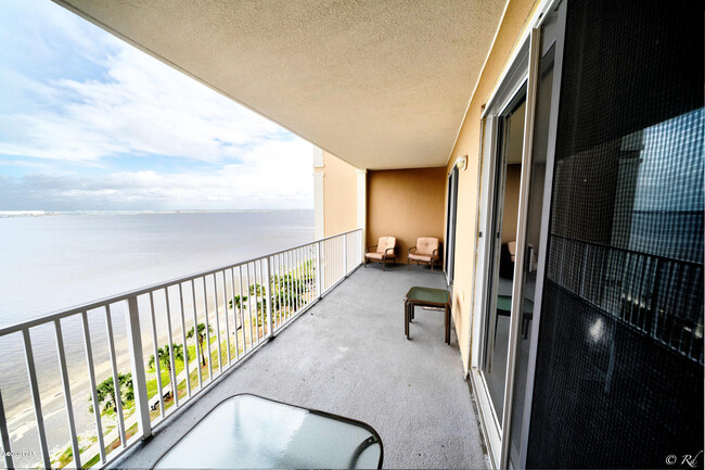 Building Photo - 2400 Grandiflora Blvd