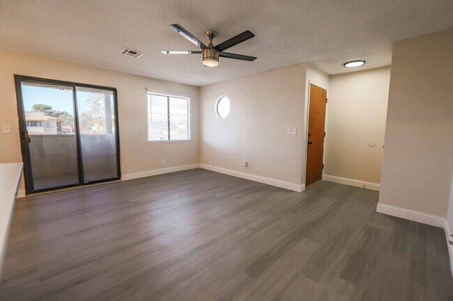 Foto del edificio - Stunning upgraded 2 Bedroom Condo located ...