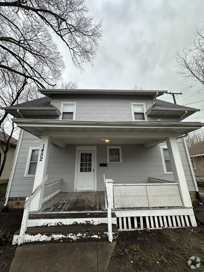 Building Photo - 1452 Myott Ave