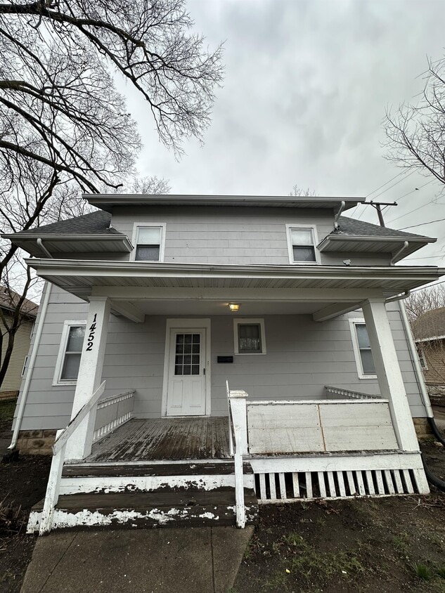 Primary Photo - 1452 Myott Ave