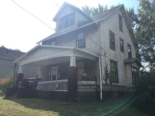 Building Photo - 1716 Tuscarawas St E