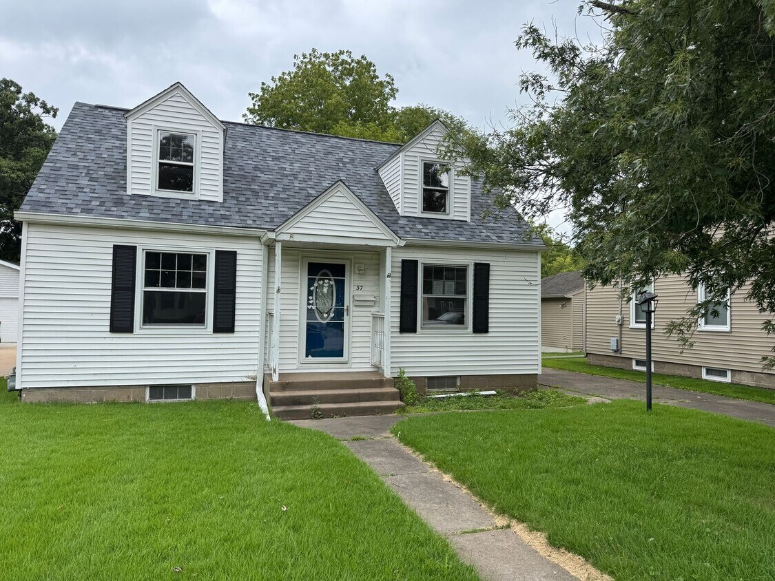 Foto principal - Check this Lovely 3-Bedroom Home!