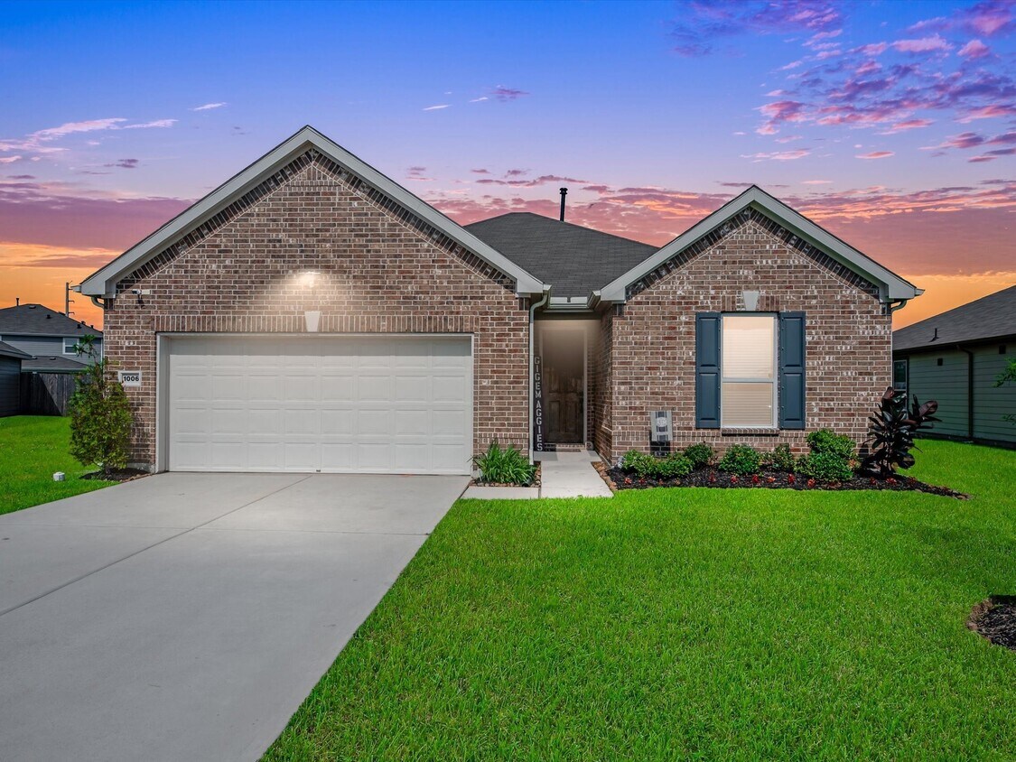 Primary Photo - 1006 Camellia Hls Ln
