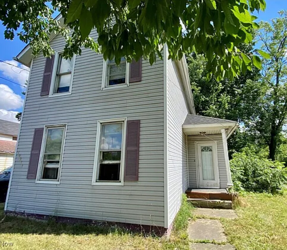 Primary Photo - Section 8 Accepted! Spacious newly renovat...