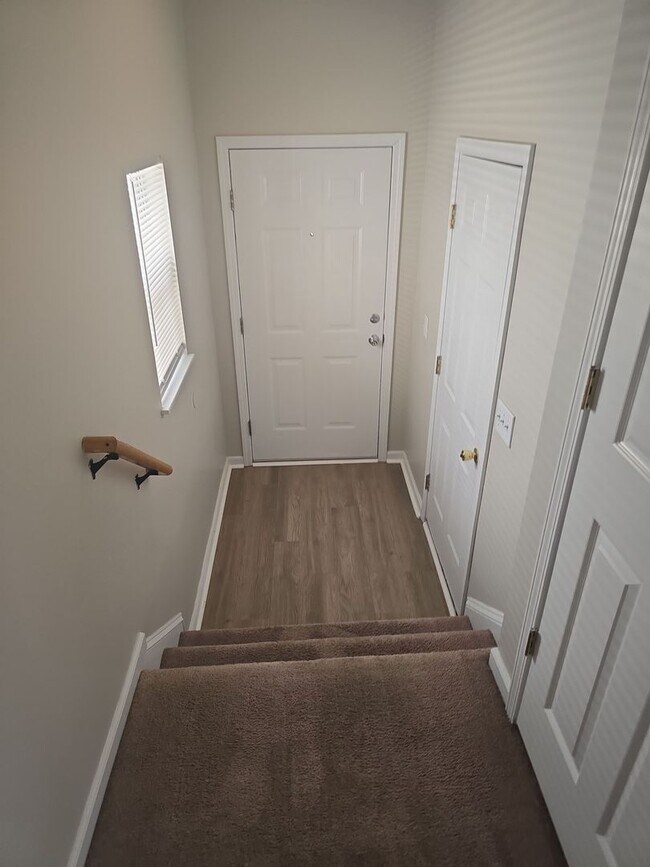 Building Photo - Summit Parkway, 3 bed 2.5 bath house.
