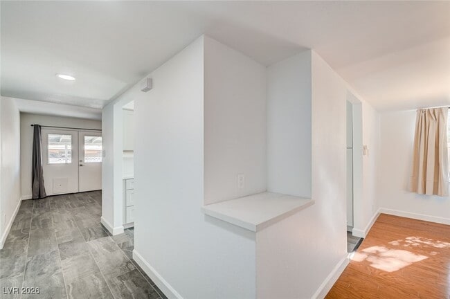 Building Photo - 4830 El Escorial Dr