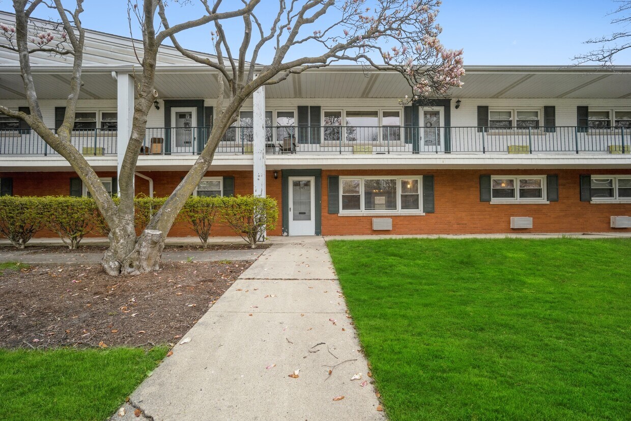 1345 1st St Unit 1345, Northbrook, IL 60062 Condo for Rent in Northbrook, IL