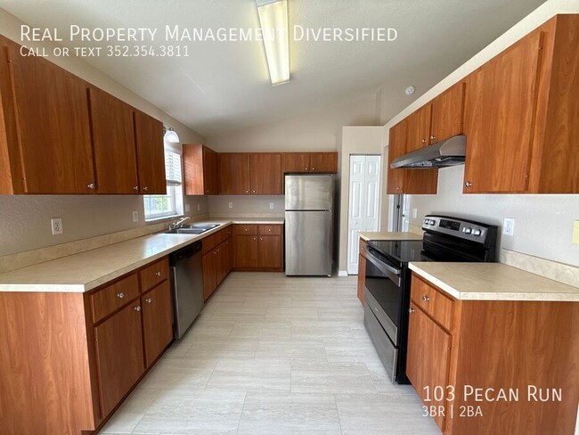 Building Photo - 103 Pecan Run