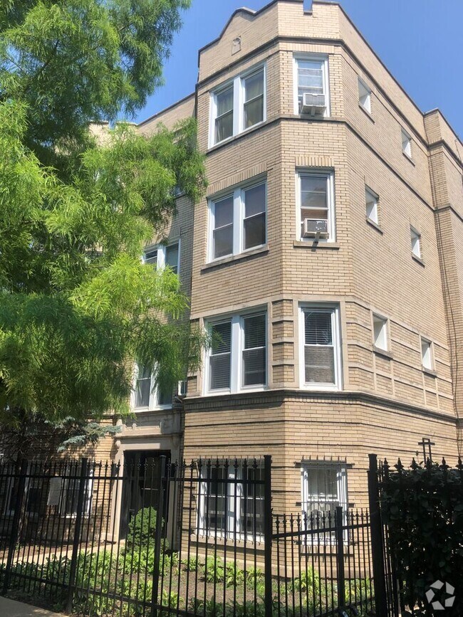 Building Photo - 2837 N Sawyer Ave