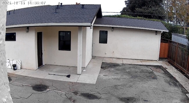 front - 994 Helen Ave