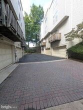 Building Photo - 2176 S Glebe Rd