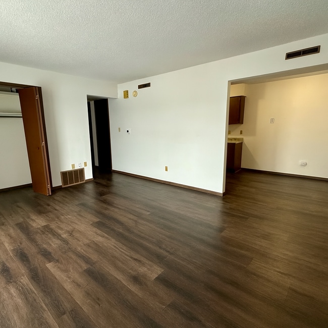 Foto del edificio - 906 Cedar River Dr