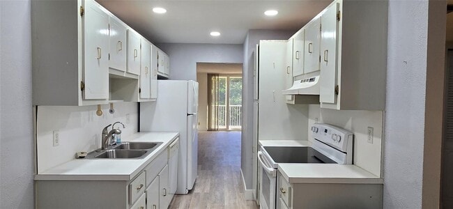 Foto del edificio - 250 Jacaranda Dr