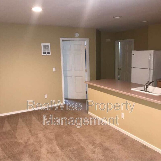 Building Photo - 432 NE Quimby Ave