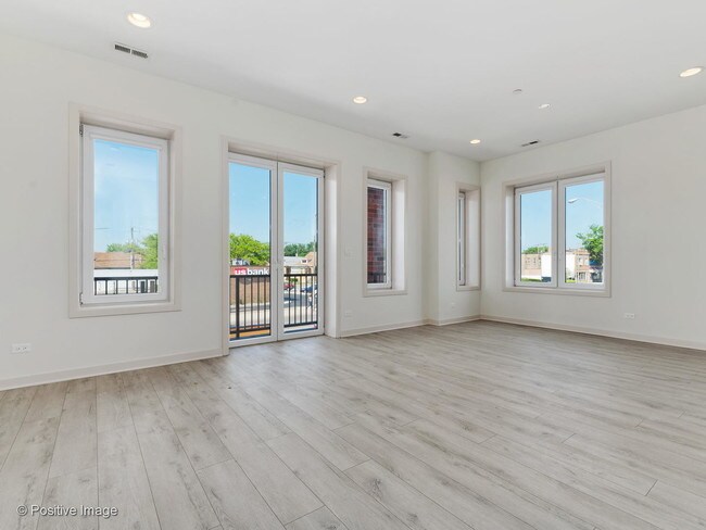 Foto del edificio - 7353 W Grand Ave