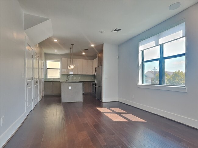 Foto del edificio - 2401 Crawford St