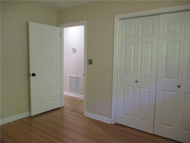 Foto del edificio - 2920 Maple Rd