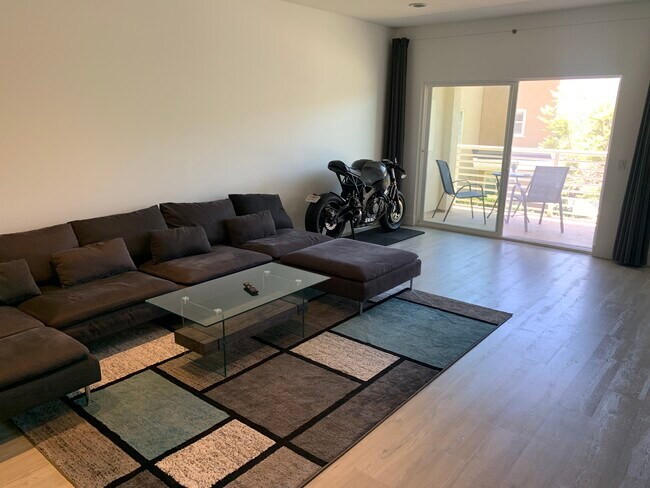 Foto del edificio - 13124 Central Ave