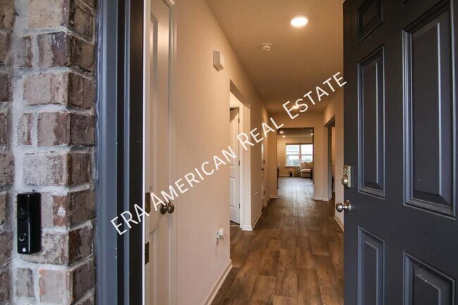 Building Photo - 808 Moorhan Way-