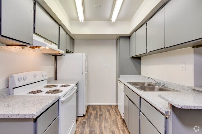 2BR, 2BA - 878SF - Cocina - San Aurelio