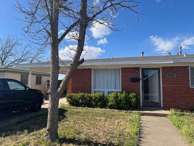 Foto del edificio - For Lease - 2211 E 11th - Odessa Tx 79761