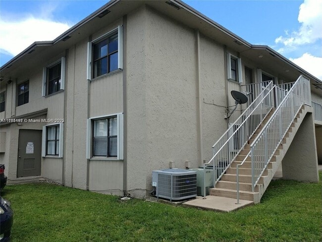 Building Photo - 7662 SW 152nd Ave