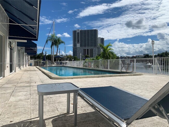 Foto del edificio - 1720 NW N River Dr