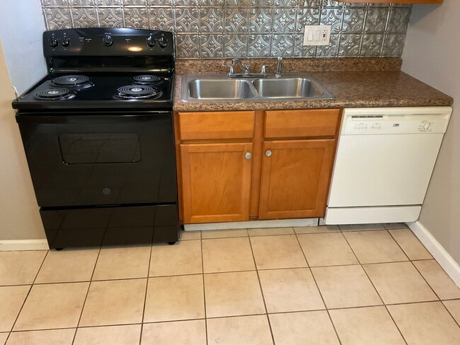 Building Photo - 3153 Saint Joachim-Single Family 2 Bedroom...