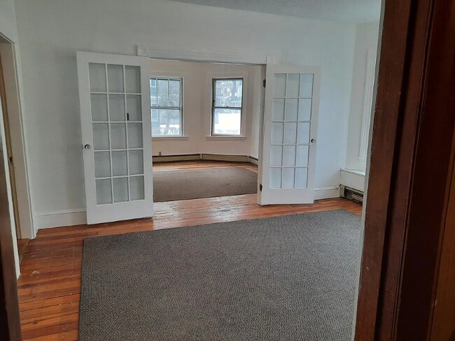 Building Photo - 126 Welles St