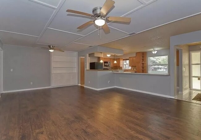 Building Photo - 1105 Admiral Rd
