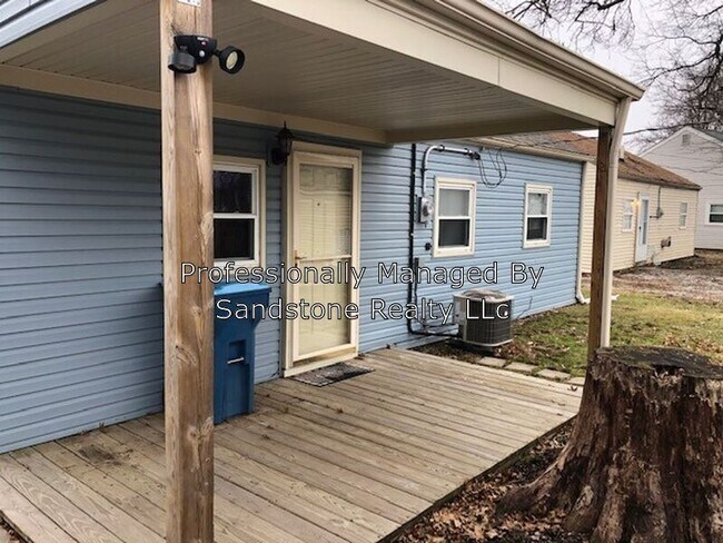 Building Photo - Totally Renovated 2 Bedroom Ranch