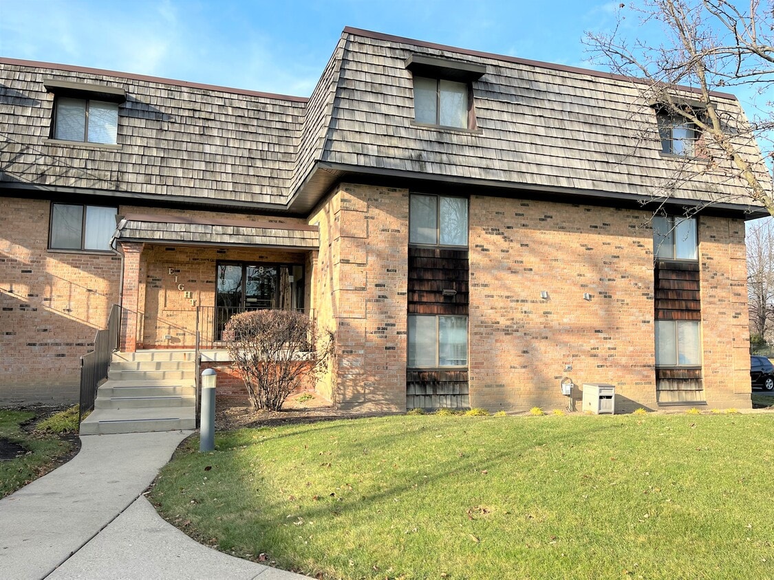 8 Oak Creek Dr Unit 2806, Buffalo Grove, IL 60089 Condo for Rent in