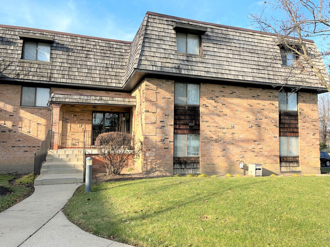 8 Oak Creek Dr Unit 2806, Buffalo Grove, IL 60089 Condo for Rent in