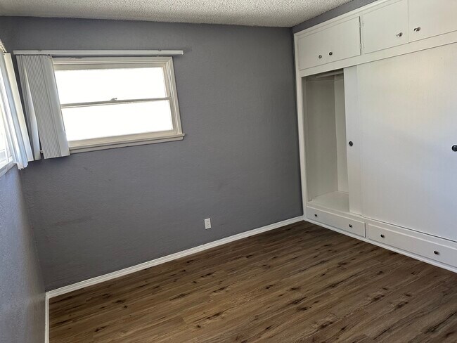 bedroom - 44321 Cedar Ave