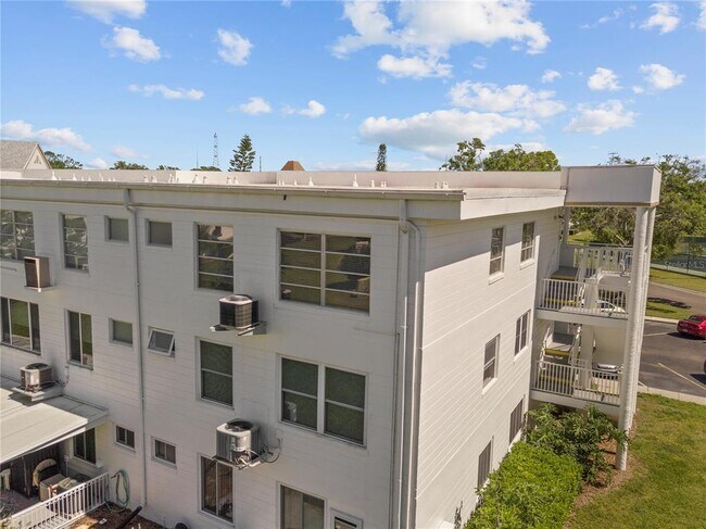 Foto del edificio - 2428 Columbia Dr