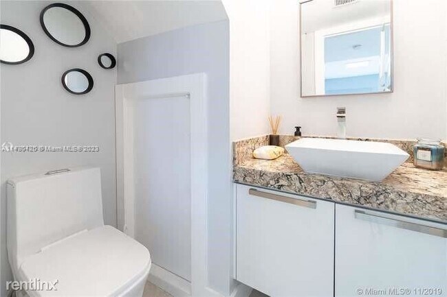 Foto del edificio - 2 br, 2.5 bath Townhome - 7000 NW 169th St