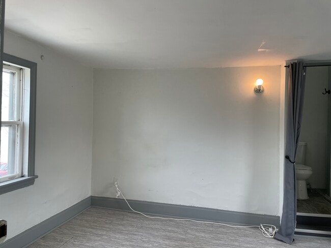 Building Photo - 430 6th Ave