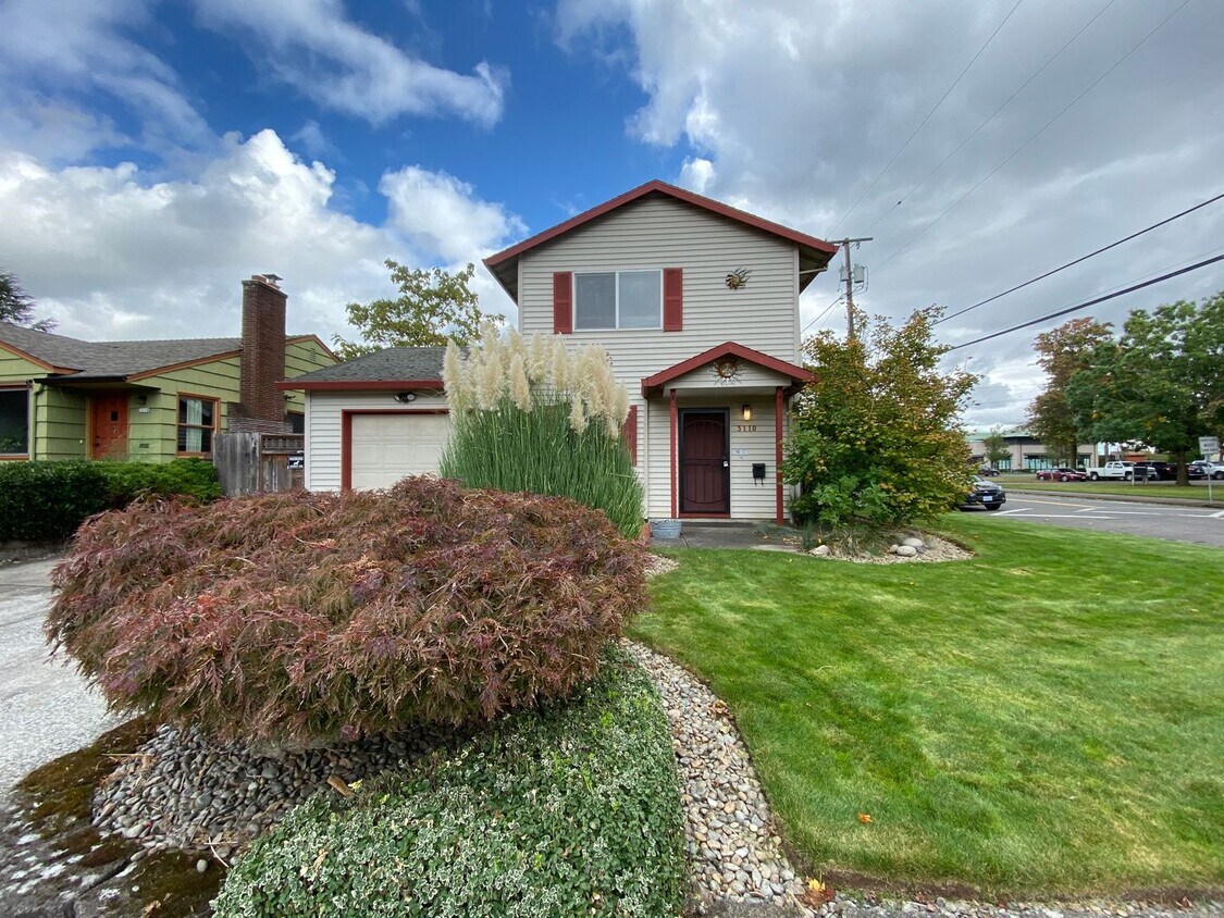 Foto principal - Great Duplex Unit with Attached Garage, Co...