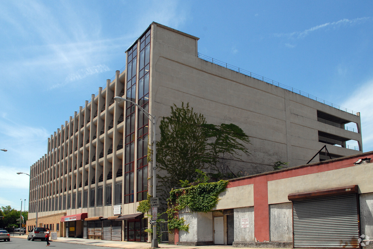 Building Photo - Cathedral Square