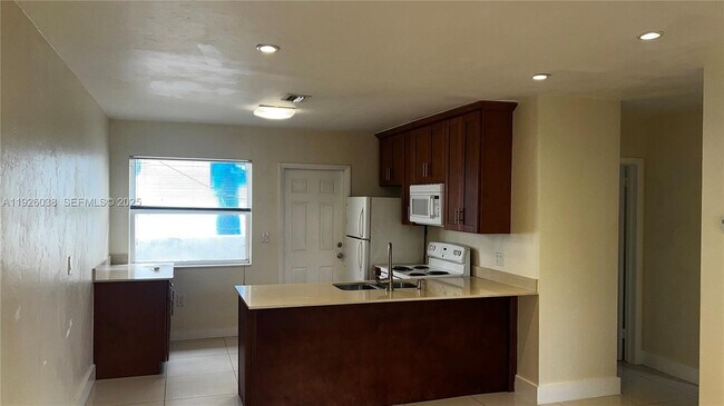 Foto del edificio - 1930 SW 25th Ter