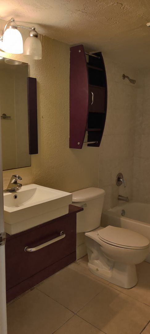 Foto del edificio - Gorgeous Sunset views. 2 bedroom 2 bath condo