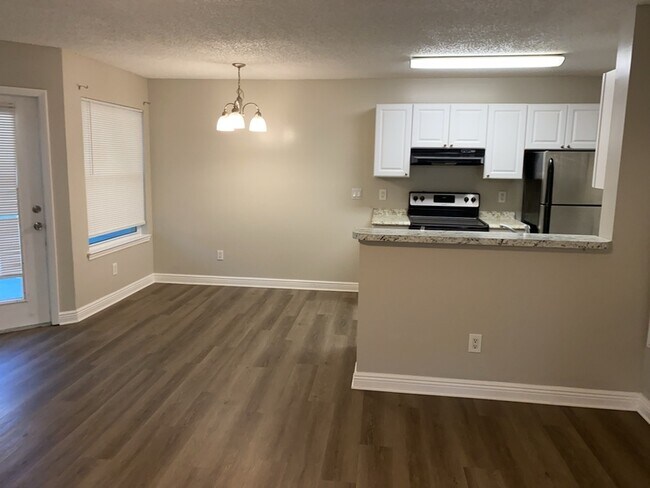 Foto del edificio - 2584 Grassy Point Dr
