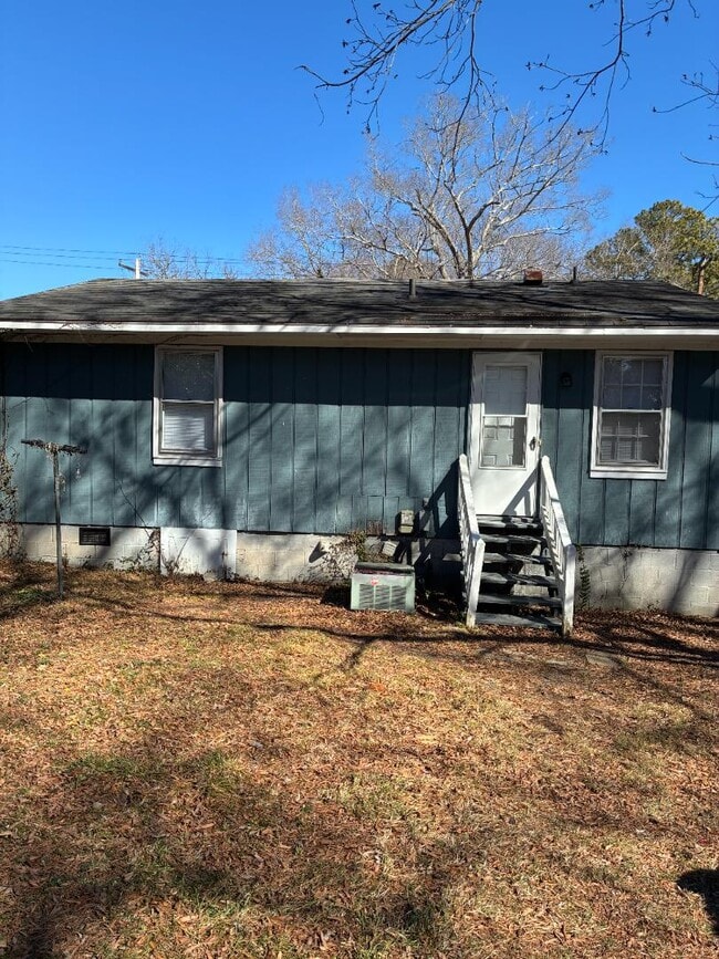 Building Photo - 207 Lee St NE